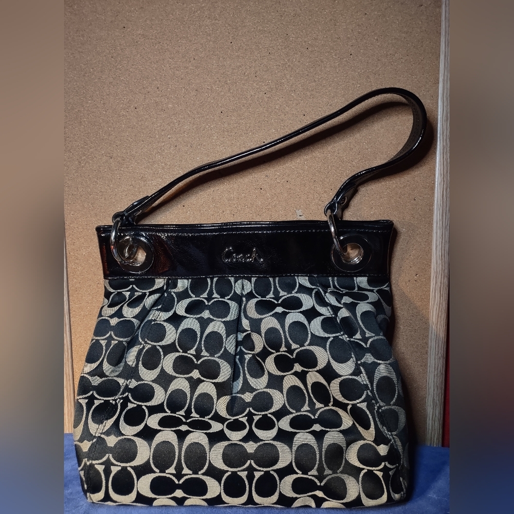 Coach Ashley Signature CrossBody Handbag W/Shoulder Strap and Black and Silver